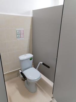 Доступная кабина уборной